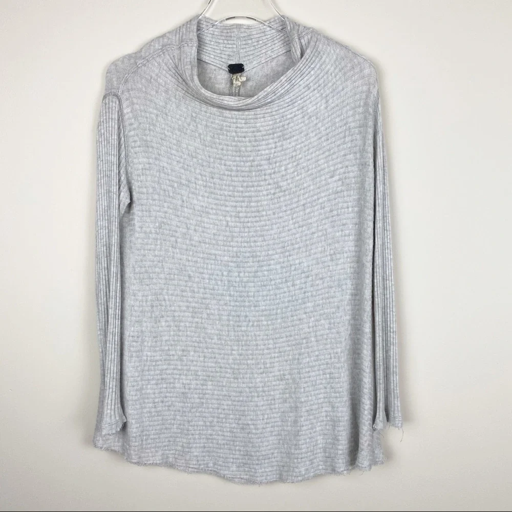 Free People Lightweight Gray Ribbed Sweater - Picture 3 of 16